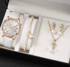 Relógio Quartz Feminino Kit 3 Pulseiras Couro Sintético. Cor Branco